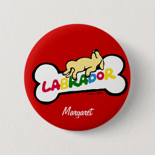 Personalisiertes gelbes Labrador mit einem vollen Button