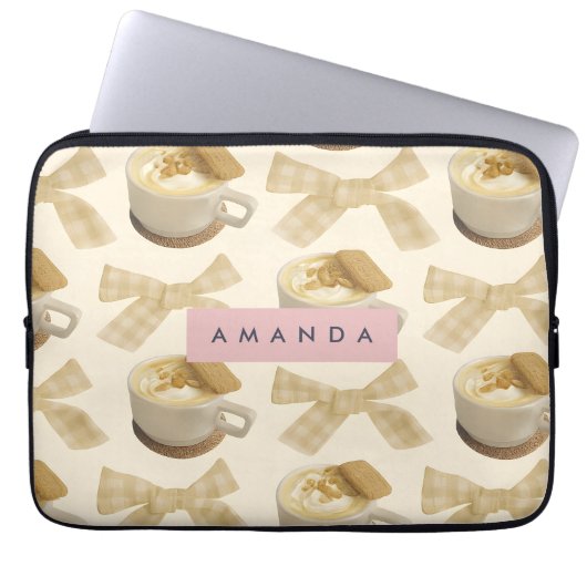 Personalisiertes, gemütliches Latte & Gingham Bow Laptopschutzhülle (Vorderseite)