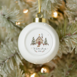 Personalisiertes gemütliches Weihnachts Cottage  Keramik Kugel-Ornament