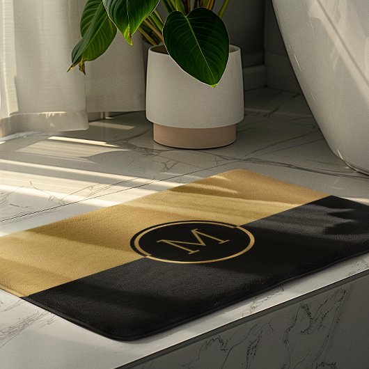 Personalisiertes geometrisches Design aus Gold und Badematte