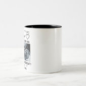 Personalisiertes Geschenk für Neuvater von ungebor Zweifarbige Tasse (Mittel)