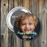 Personalisiertes Glück Geburtsname und Foto Button<br><div class="desc">Personalisieren Sie die Geburtstagsknöpfe dieses Jungen,  indem Sie das Bild und den Namen Ihres Kindes zu dieser Happy Birthday Taste im personalisierten Bereich hinzufügen.</div>