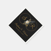 Personalisiertes Goldmonogramm auf schwarzem Hochz Serviette (Ecke)