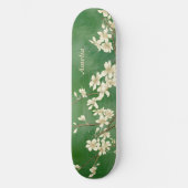 Personalisiertes Green Spring White Blume Skateboa Skateboard (Vorderseite)