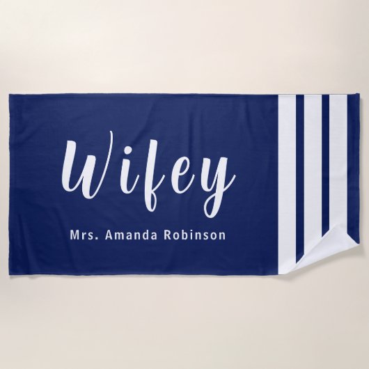 Personalisiertes großes Wifey Beach Handtuch (Vorderseite)