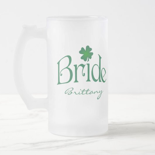 Personalisiertes grünes Kleeblatt Bride Beer Stein Mattglas Bierglas (Links)