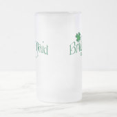 Personalisiertes grünes Kleeblatt Bridesmaid Beer  Mattglas Bierglas (Mittel)