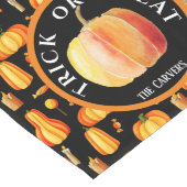 Personalisiertes Halloween-Muster mit Orange Pumpk Großer Tischläufer (Ecke)