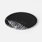 Personalisiertes Halloween Skeletter Ribs Schwarz- Pappteller (Schrägansicht)