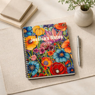 Personalisiertes Helles Blumenmuster mit Namen Notizblock