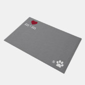 Personalisiertes Herz-Willkommens-graue Fußmatte (Schrägansicht)