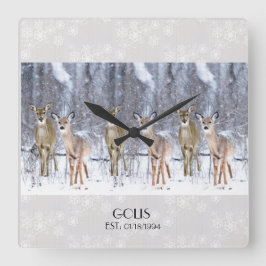 Personalisiertes Hirsch im Schnee Weihnachten / Wi Quadratische Wanduhr
