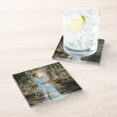 Personalisiertes Hochzeitsportrait Moderne Kalligr Glasuntersetzer (Schrägansicht)