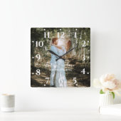 Personalisiertes Hochzeitsportrait Moderne Kalligr Quadratische Wanduhr (Zuhause)