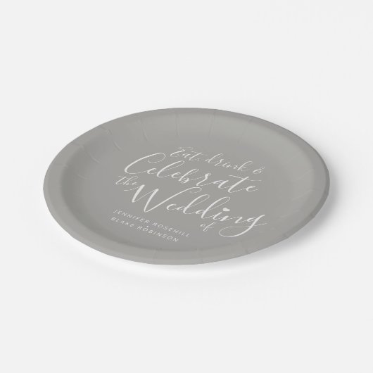 Personalisiertes Hochzeitsskript Pappteller (Schrägansicht)