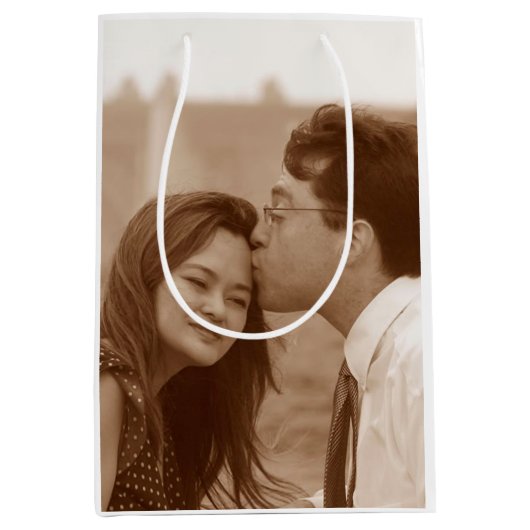 Personalisiertes Hochzeitsstichtal-Verlobung-Foto Mittlere Geschenktüte (Vorderseite)