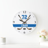 Personalisiertes Hockey-Spieler-Namen-Zahl-Blau Große Wanduhr (Zuhause)