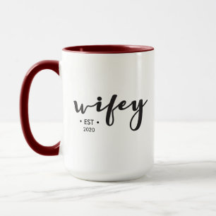 Personalisiertes Jahr Modernes Script Wifey Tasse