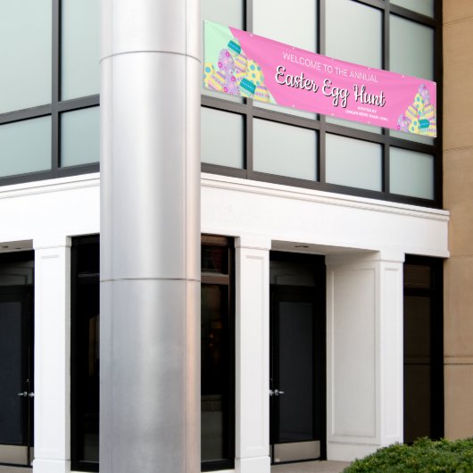 Personalisiertes jährliches Ostereier Jagen rosa g Banner (Äußeres Gebäude)