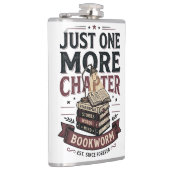 Personalisiertes Just One More Chapter Est 1985 Bu Flachmann (Rechts)