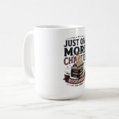 Personalisiertes Just One More Chapter Est 1985 Bu Kaffeetasse (Vorderseite Links)