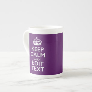 Personalisiertes KEEP CALM AND Dein Text auf Lila Porzellantasse