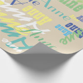 personalisiertes Kindernamensmuster auf Beige Geschenkpapier (Ecke)