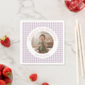 Personalisiertes Lavendel-Gingham-Geburtstagsfoto Serviette (Beispiel)