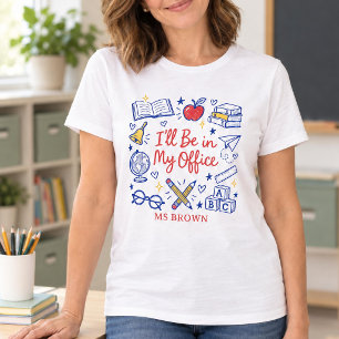 Personalisiertes Lehrer „Ich bin in meinem Büro“ T-Shirt