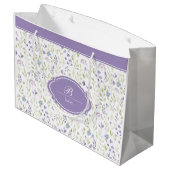 Personalisiertes lila Blumenmonogramm Große Geschenktüte (Rückseite Schrägansicht)