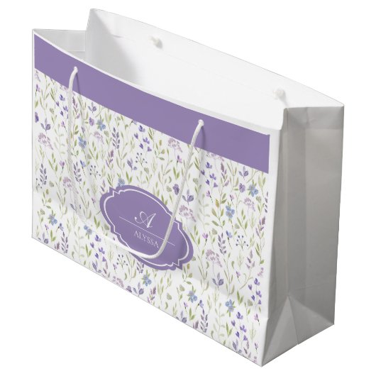 Personalisiertes lila Blumenmonogramm Große Geschenktüte (Vorderseite Schrägansicht)