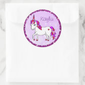 Personalisiertes Lila Rainbow Horned Unicorn Herz Runder Aufkleber (Tasche)