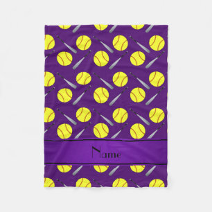 Personalisiertes lila Softballnamensmuster Fleecedecke