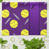 Personalisiertes lila Softballnamensmuster Geschirrtuch (Gefaltet)