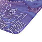 Personalisiertes Lila Weißes Wasser Mandala Schneidebrett (Ecke)