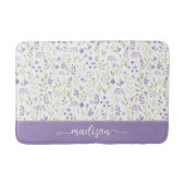 Personalisiertes lila Wildblumen-Monogramm Badematte (Vorderseite)