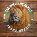 Personalisiertes Lion-Foto mit benutzerdefinierten Dartscheibe<br><div class="desc">Fügen Sie Ihren Familiennamen hinzu,  und erstellen Sie ganz einfach Ihr personalisiertes Familienname-Dartboard. Klicken Sie auf die Schaltfläche PERSONALISIEREN,  um die Textfarbe zu ändern.</div>