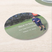 Personalisiertes Loch in einem Foto und Stationen Runder Pappuntersetzer (Angewinkelt)