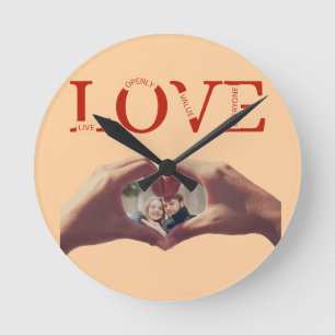 Personalisiertes LOVE-Akronym-Foto Runde Wanduhr