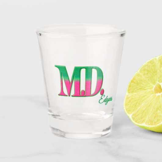 Personalisiertes 'M.D.' Rosa und Grün Shot Glas (Vorderseite)