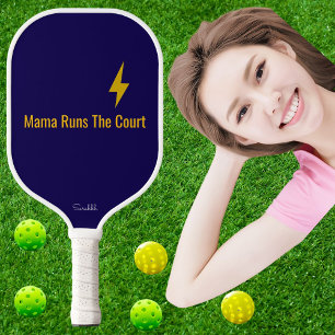 Personalisiertes Mama beherrscht das Spielfeld Pic Pickleball Schläger
