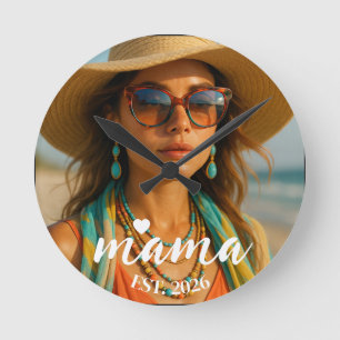 Personalisiertes Mama Est Jahr Benutzerdefiniertes Runde Wanduhr