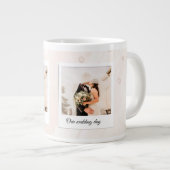 Personalisiertes maßgeschneidertes Hochzeitsszenar Jumbo-Tasse (Vorderseite Rechts)