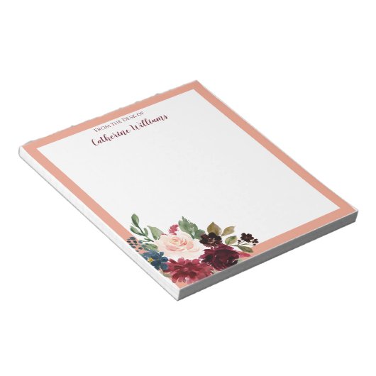 Personalisiertes Merlot-Navy-Floral-Nudeln Notepad Notizblock (angewinkelt)