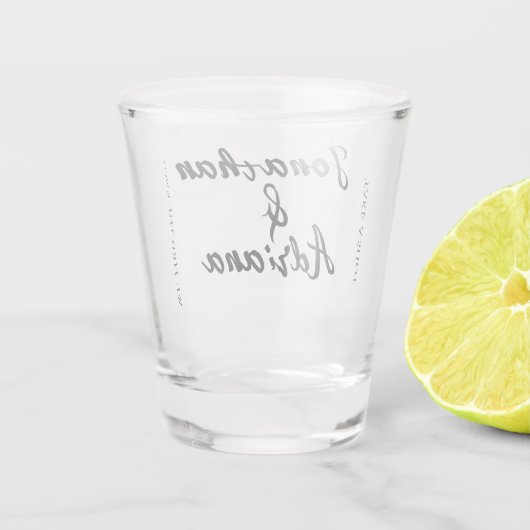 Personalisiertes Minimalistisches Hochzeitshülse Schnapsglas (Rückseite)