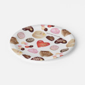 Personalisiertes modernes Schokoladenherz Pappteller (Schrägansicht)