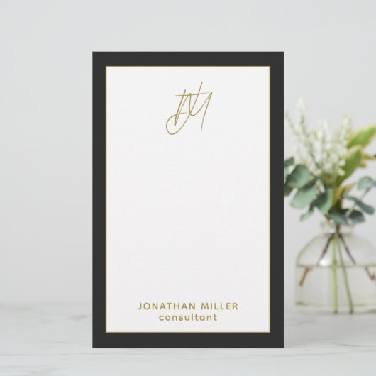 Personalisiertes, modernes Schwarz-Gold-Monogramm Briefpapier (Stehend Vorderseite)