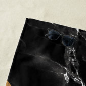 Personalisiertes Monogar-Schwarz-Weiß-Strandhandtu Strandtuch (Beispiel)