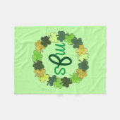 Personalisiertes Monogram Green Irish Kleeblatt Wr Fleecedecke (Vorderseite (Horizontal))