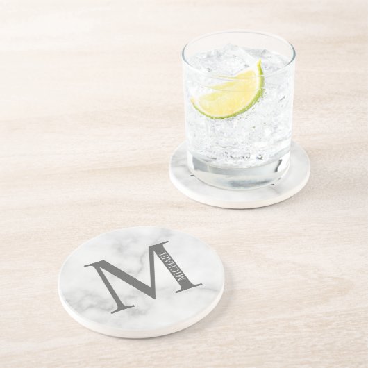 Personalisiertes Monogramm aus weißem Marmor und N Getränkeuntersetzer (Seite)